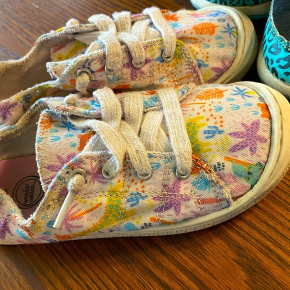 2 pair girls’ sz 12/13 sneakers: leopard neon And1 high-tops & tropical canvas - Picture 4 of 7